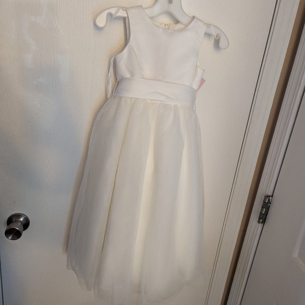 Flower girl size 3 dress with bow